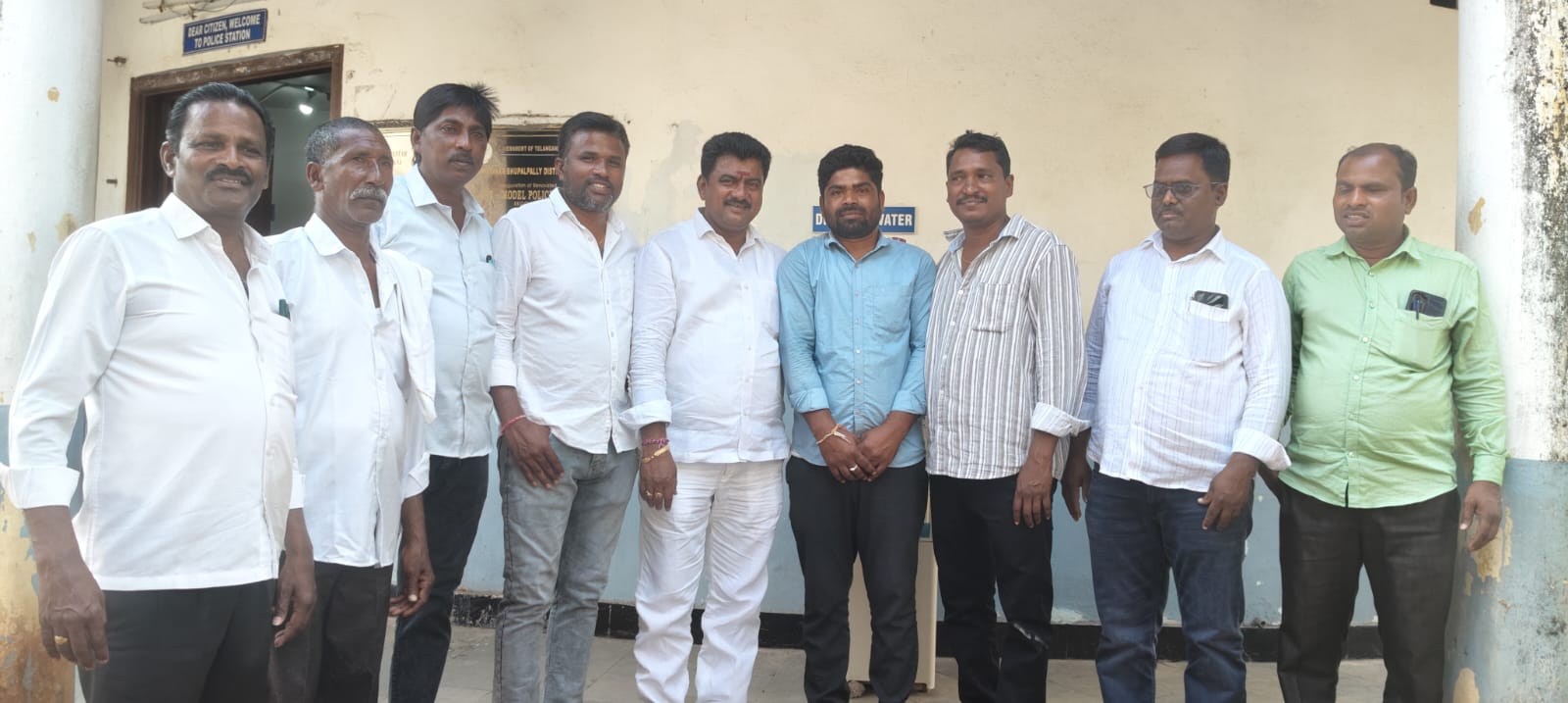 నిరుపేద క్రీడాకారునికి చేయూత