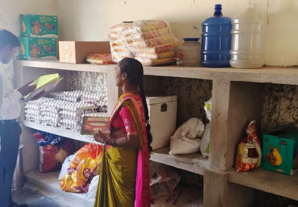 సబ్‌ కలెక్టర్ ఆకస్మిక తనిఖీలు