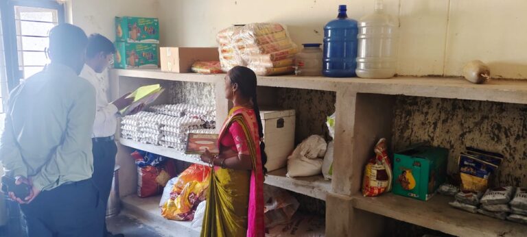 సబ్‌ కలెక్టర్ ఆకస్మిక తనిఖీలు