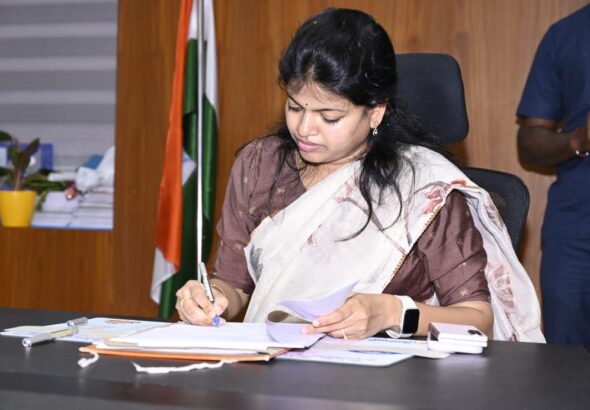 మహబూబాబాద్ జిల్లా నూతన కలెక్టర్ గా స్నేహ శభరీష్