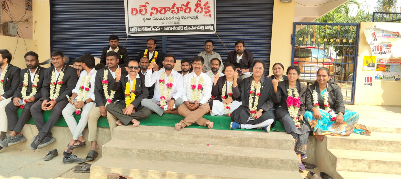 అడ్వొకేట్ ప్రొటెక్షన్ యాక్ట్ అమలుకు న్యాయవాదుల నిరాహార దీక్ష