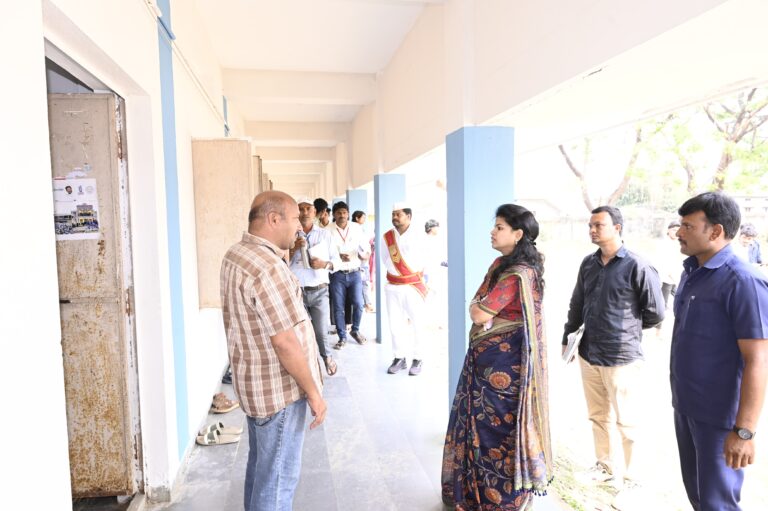 ఇంటర్మీడియట్ పరీక్షల సరళిని పరిశీలించిన