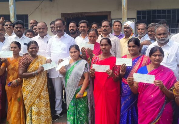 శాయంపేటలో కళ్యాణలక్ష్మి–షాది ముబారక్ చెక్కుల పంపిణీ