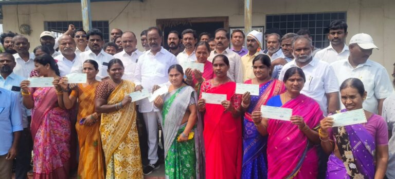 శాయంపేటలో కళ్యాణలక్ష్మి–షాది ముబారక్ చెక్కుల పంపిణీ