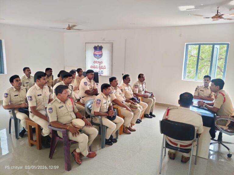 బాధితులతో స్నేహంగా నిందితులతో కఠినంగా ఉండాలి