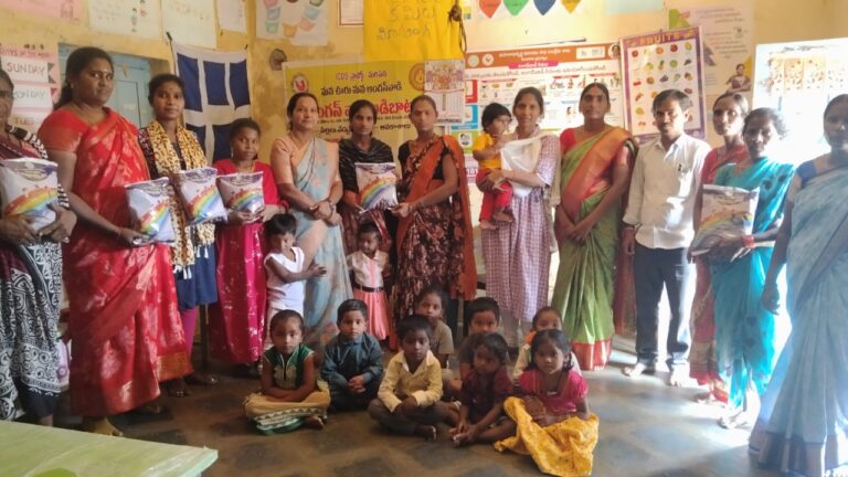 అంగన్వాడీ కేంద్రాన్ని ఆకస్మికంగా తనిఖీ చేసిన గ్రామ సర్పంచ్