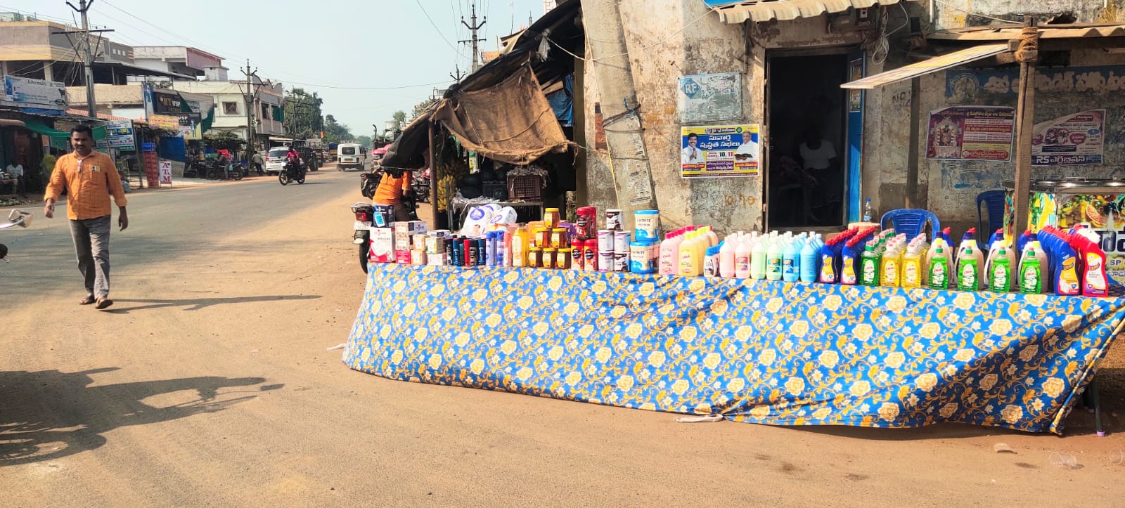 ఆ మలుపు లో వీధి వ్యాపారం"పట్టని అధికారులు"