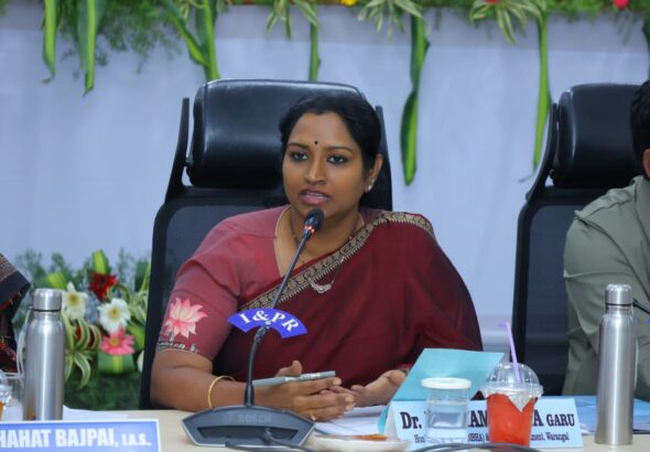 అధికారులు సమన్వయంతో పనిచేయాలి కడియం కావ్య