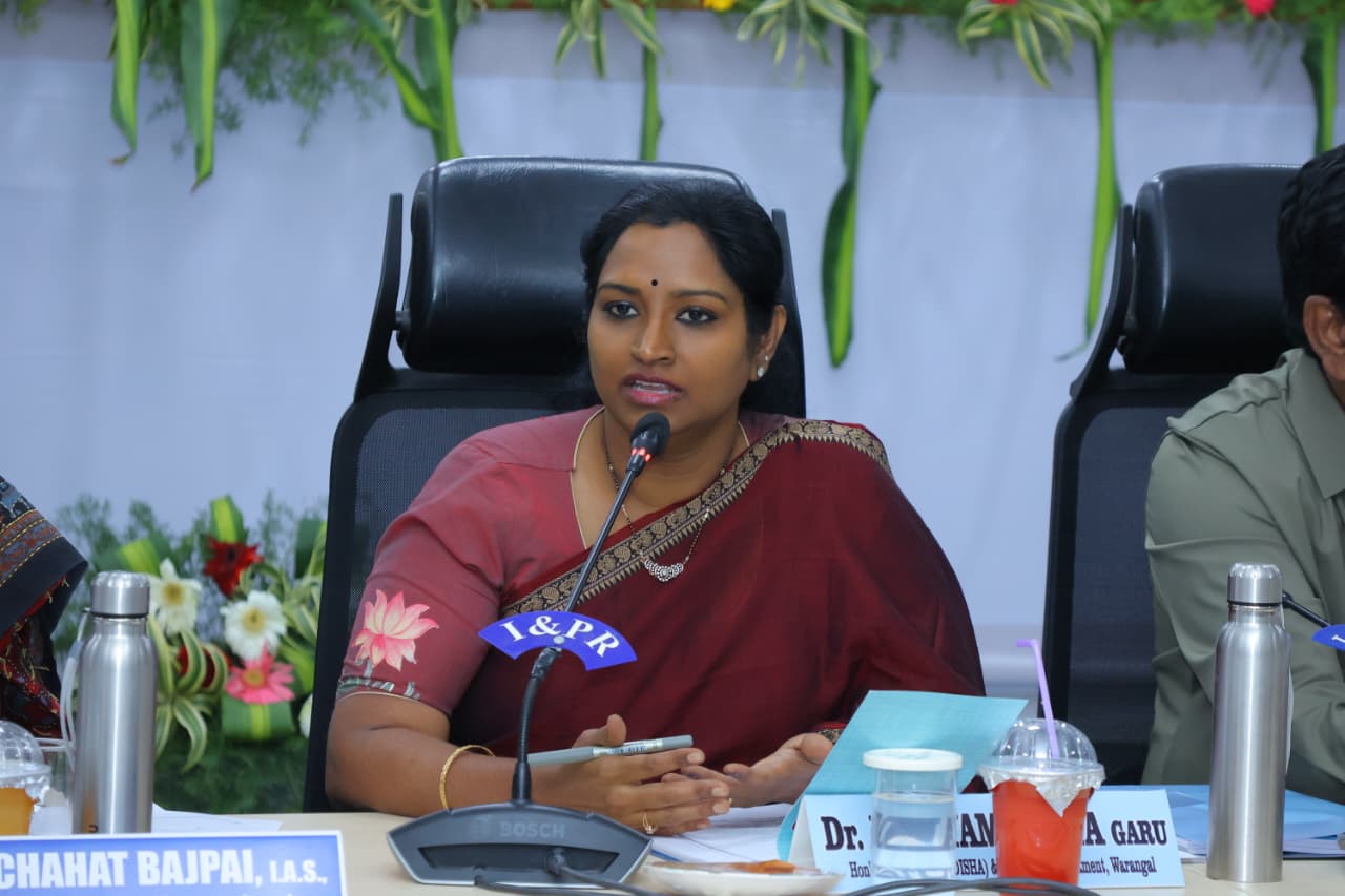 అధికారులు సమన్వయంతో పనిచేయాలి కడియం కావ్య