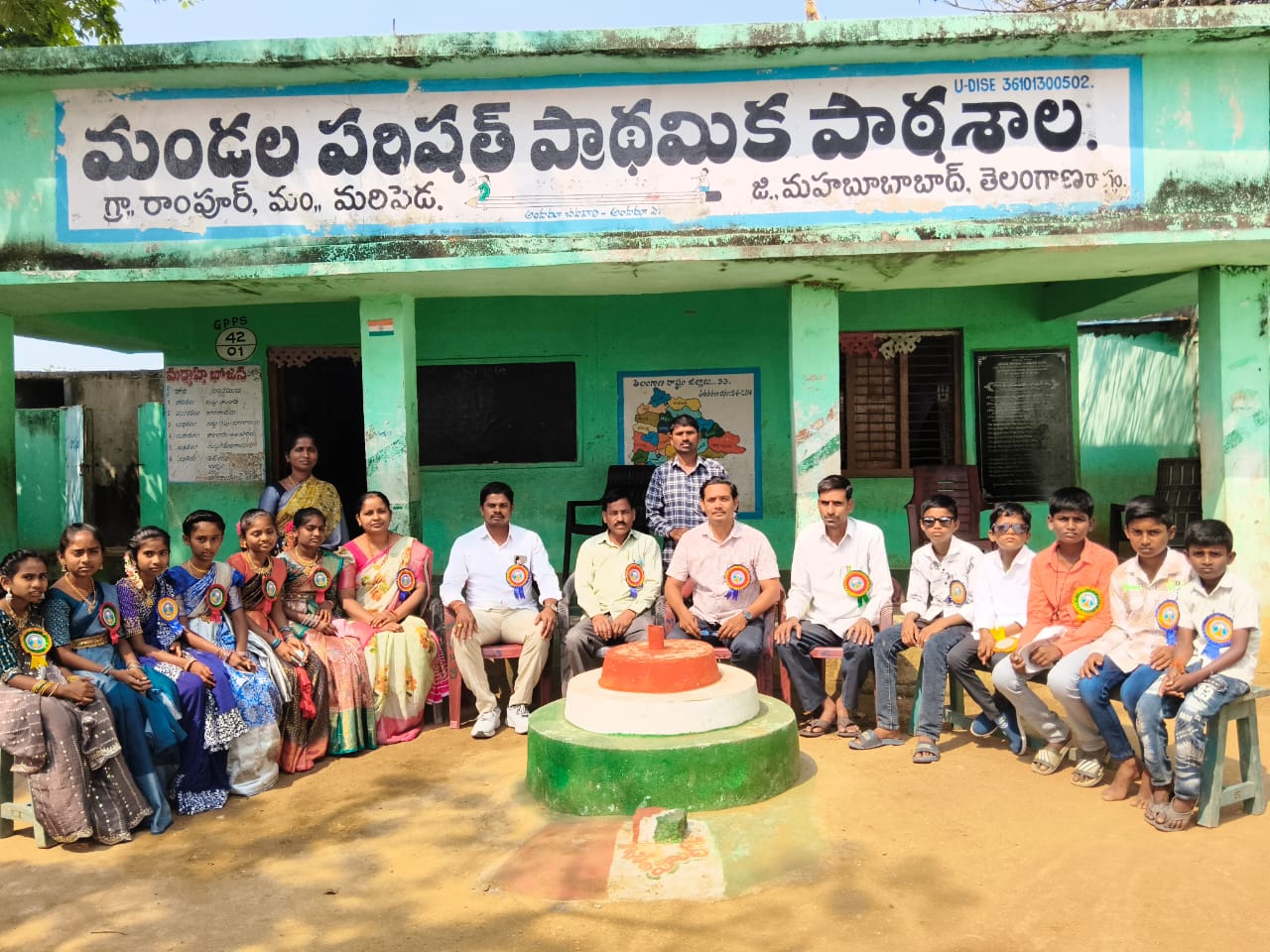 పాఠశాల లో ఘనంగా స్వయం పరిపాలన దినోత్సవం