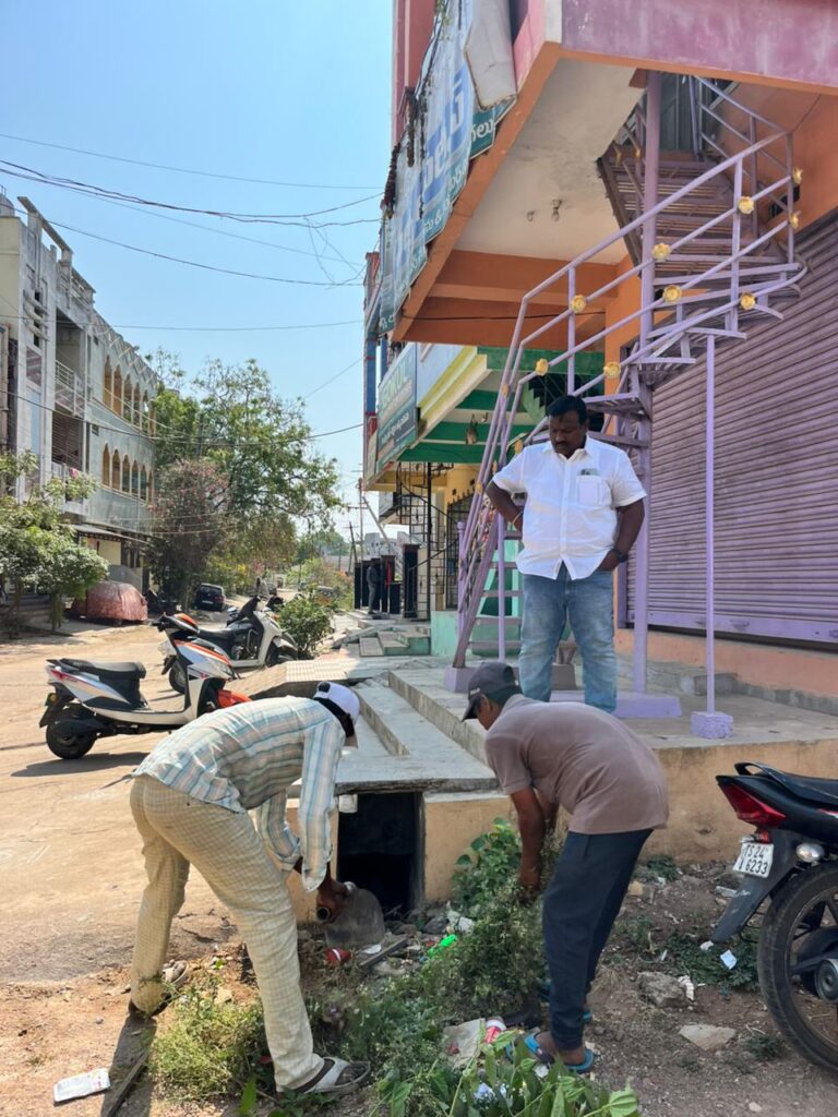 పారిశుద్ధం పనులను పర్యవేక్షించిన పెండం రామానంద్