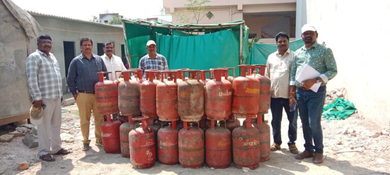 అక్రమంగా నిల్వ చేసిన LPG సిలిండర్లు స్వాధీనం