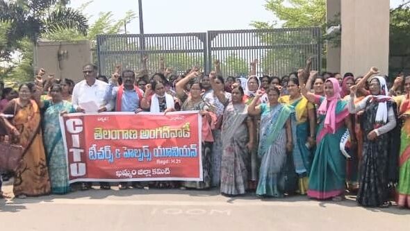 ఏకకాలంలో ఇవ్వాలని ప్రదర్శన,ధర్నా
