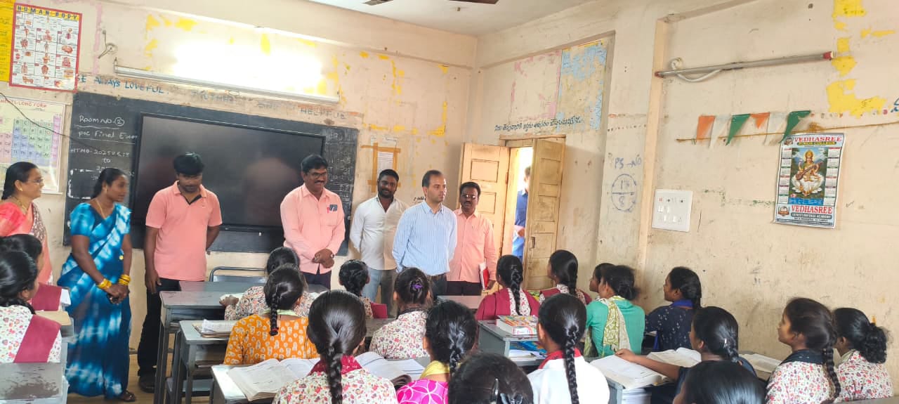 గిరిజన ఆశ్రమ పాఠశాల తనిఖీ