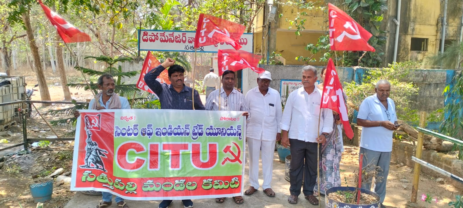 విద్యుత్ బస్సుల నిర్వహణను ఆర్టీసీలకే అప్పగించాలి