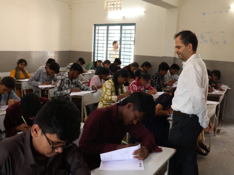 కలెక్టర్ రాహుల్ శర్మ ఆకస్మిక తనిఖీ