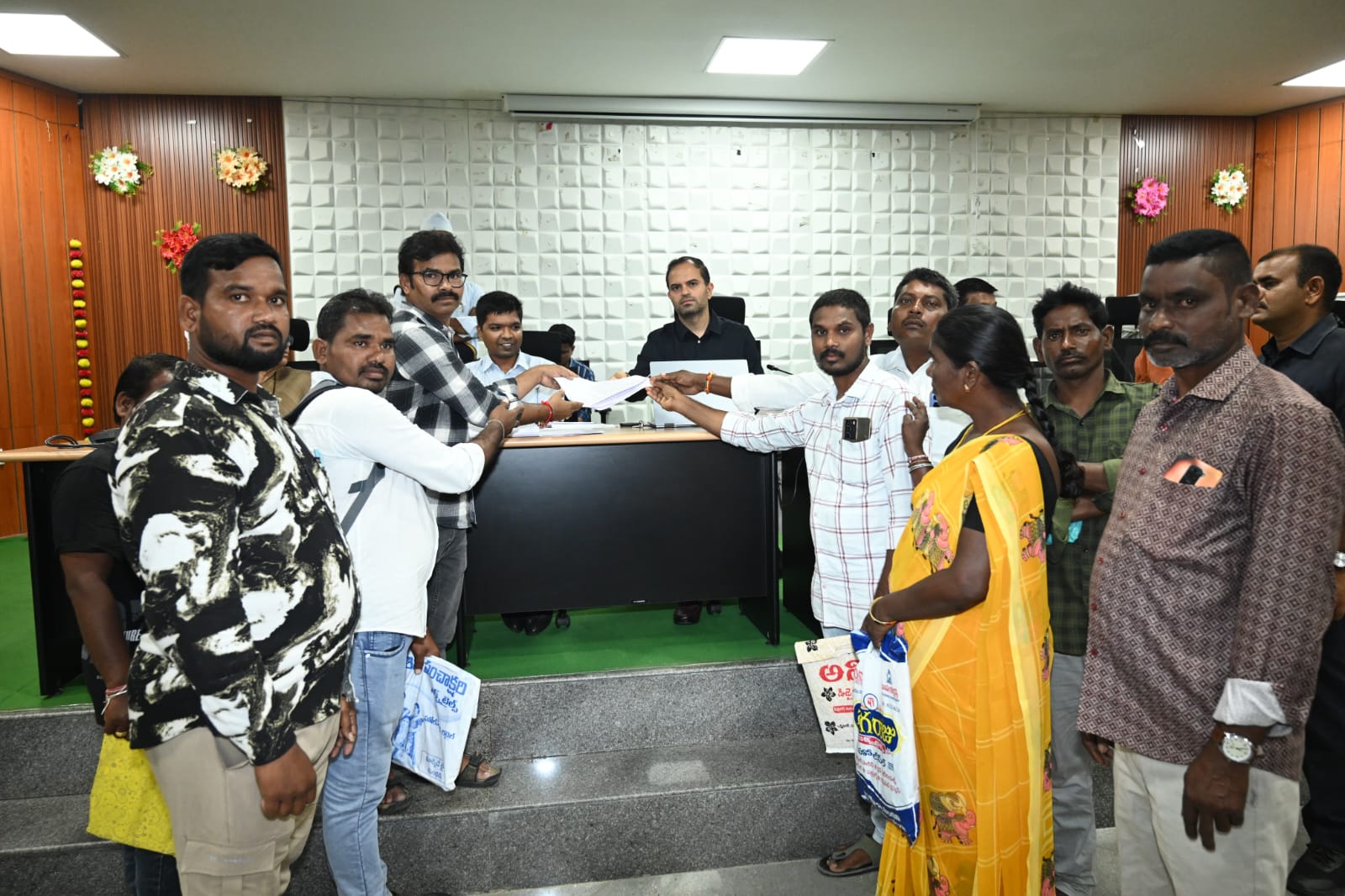 ప్రజావాణిలో వచ్చిన దరఖాస్తులను త్వరితగతిన పరిష్కరించాలి