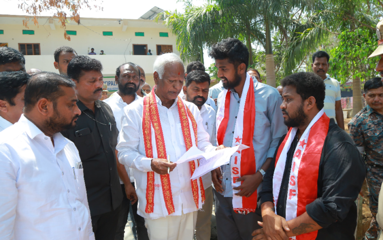 ఎమ్మెల్యే కడియం శ్రీహరికి ఏఐఎస్ఎఫ్ వినతి