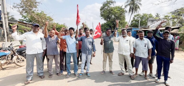 వేంసూరు లో బిల్డింగ్ వర్కర్స్ నిరసన