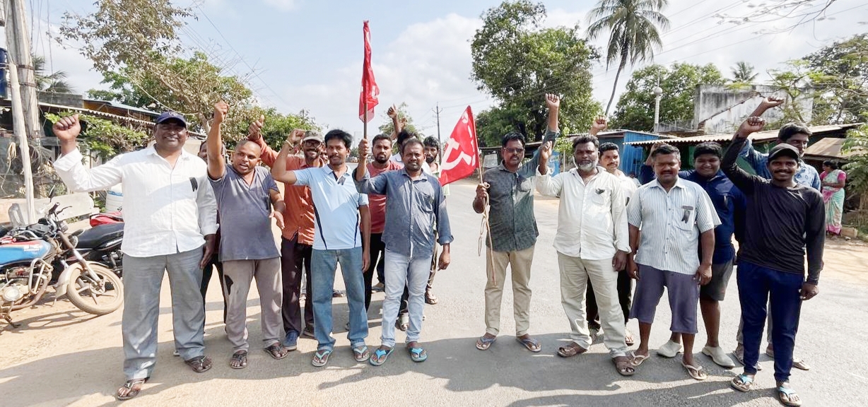 వేంసూరు లో బిల్డింగ్ వర్కర్స్ నిరసన