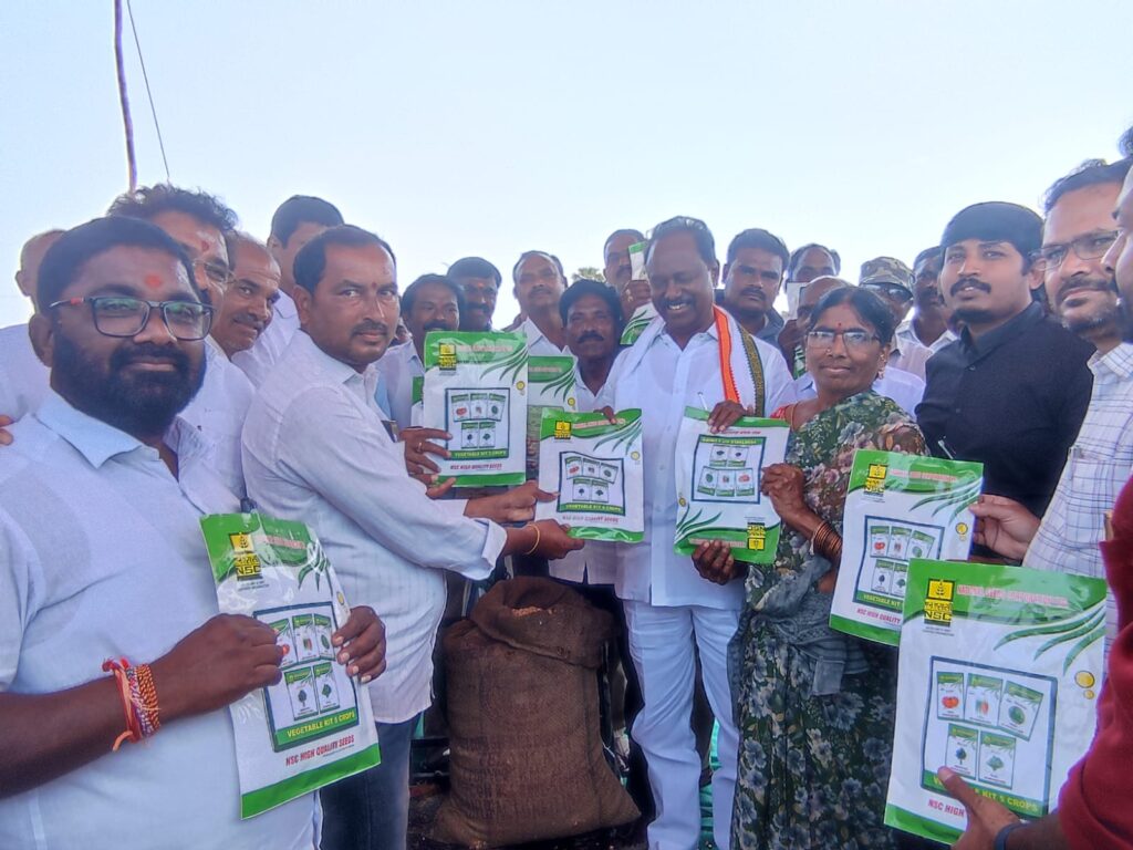 మొక్కజొన్న కొనుగోలు కేంద్రం ప్రారంభం