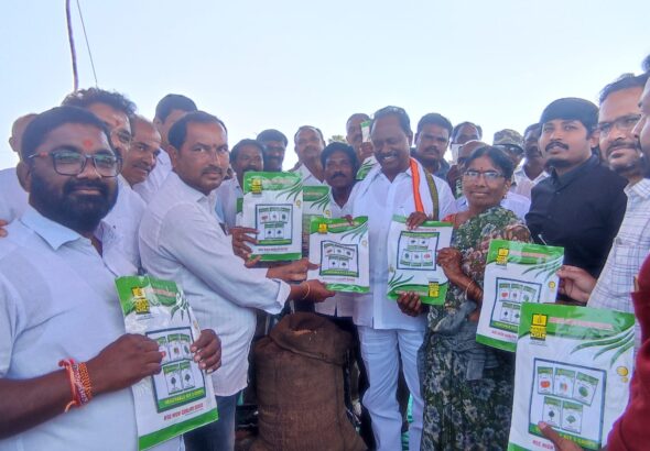 మొక్కజొన్న కొనుగోలు కేంద్రం ప్రారంభం