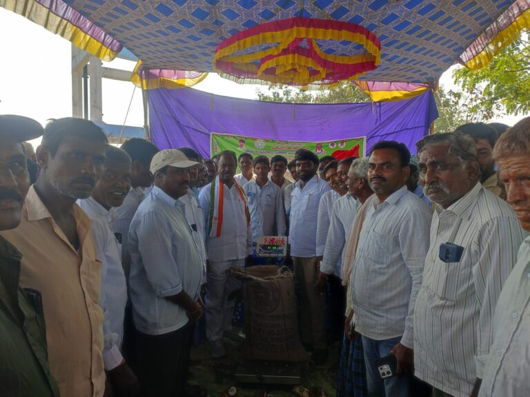 రైతులకు బంగారు అవకాశం మొక్కజొన్న కొనుగోలు కేంద్రం ప్రారంభం