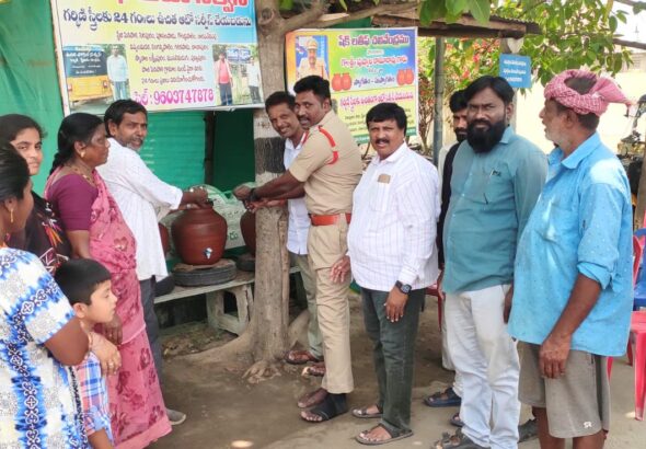 సొంత ఖర్చులతో చలివేంద్రం ఏర్పాటు చేయడం అభినందనీయం