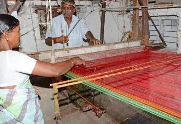 చేనేత కార్మికుల ఉపాధిని దెబ్బతీయొద్దు