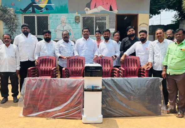 జనతా ట్రస్ట్ మిత్ర బృందం గ్రంథాలయానికి చేయూత