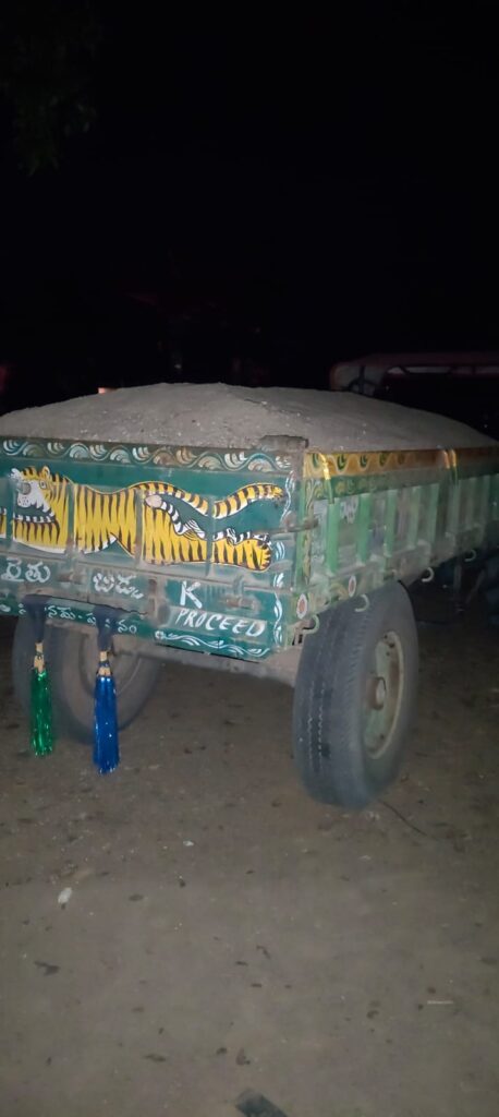 రేగొండలో అక్రమ ఇసుక రవాణాపై పోలీసుల దాడి
