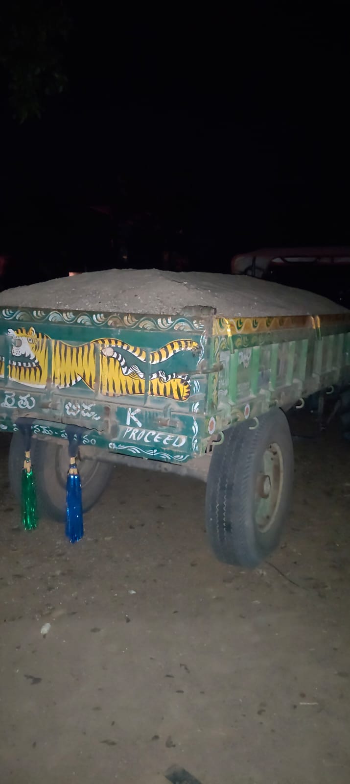 రేగొండలో అక్రమ ఇసుక రవాణాపై పోలీసుల దాడి