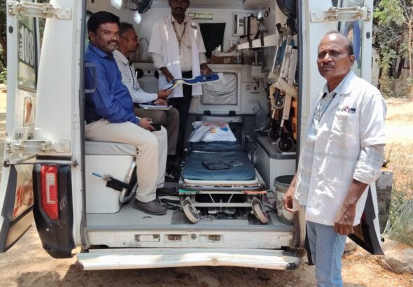 తల్లాడలో 108 అంబులెన్స్ తనిఖీలు