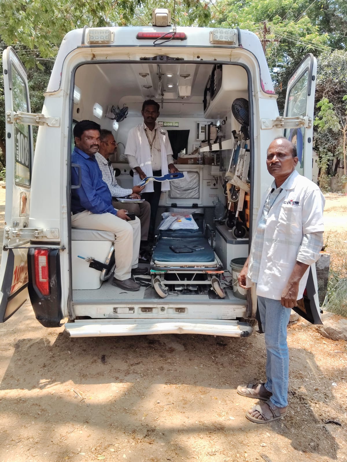 తల్లాడలో 108 అంబులెన్స్ తనిఖీలు