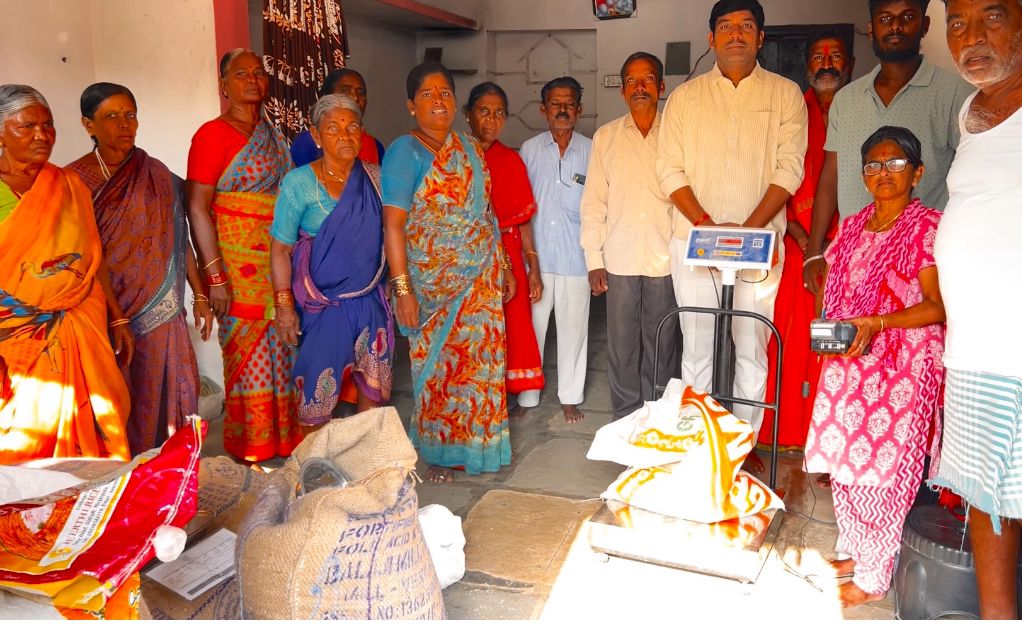 గ్రామంలోనే రేషన్ బియ్యం పంపిణీ