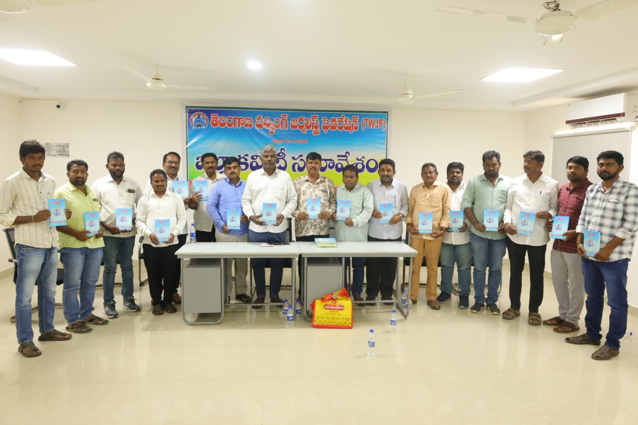 జర్నలిస్టుల సమస్యలు తక్షణమే పరిష్కరించాలి