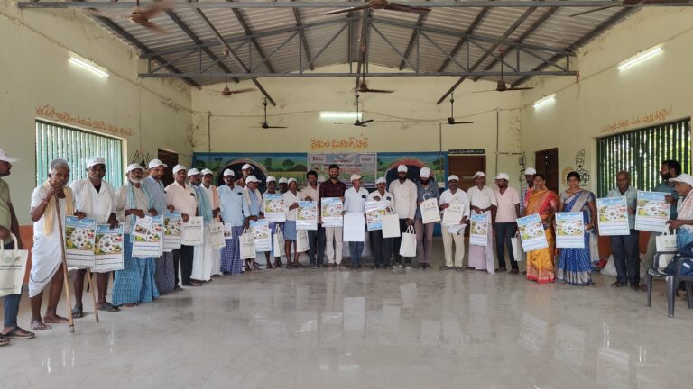 రైతు వేదికలో ప్రకృతి వ్యవసాయంపై విస్తృత శిక్షణ