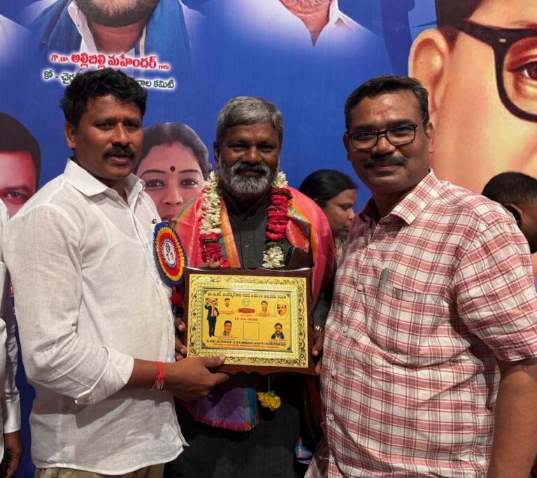 దళిత రత్న అవార్డు అందుకున్న సీనియర్ జర్నలిస్ట్ జీలుకర కృష్ణాకర్