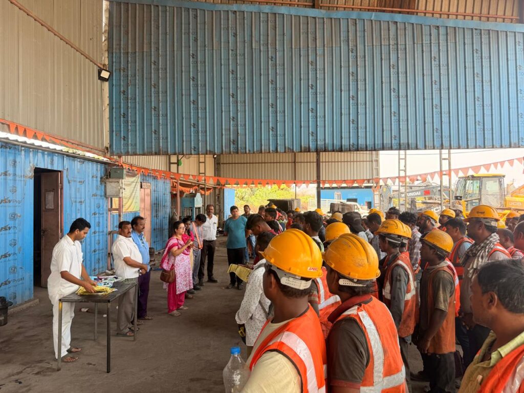 వడదెబ్బ నివారణపై గని కార్మికులకు అవగాహన