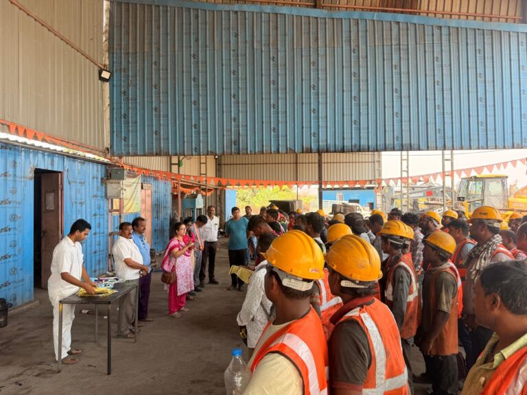 వడదెబ్బ నివారణపై గని కార్మికులకు అవగాహన