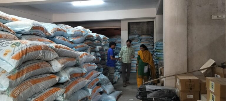 ఇన్‌పుట్ డీలర్లపై ఆకస్మిక దాడులు