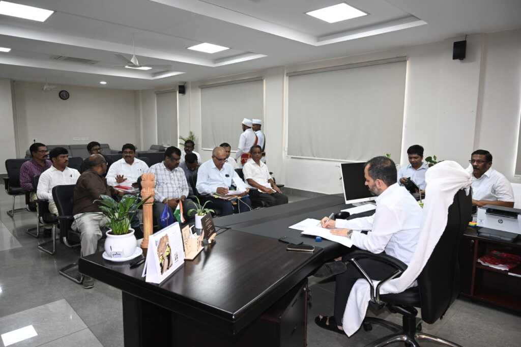 వైద్య కళాశాల హాస్టల్ నిర్మాణ పనులను సత్వరమే పూర్తి చేయాలి