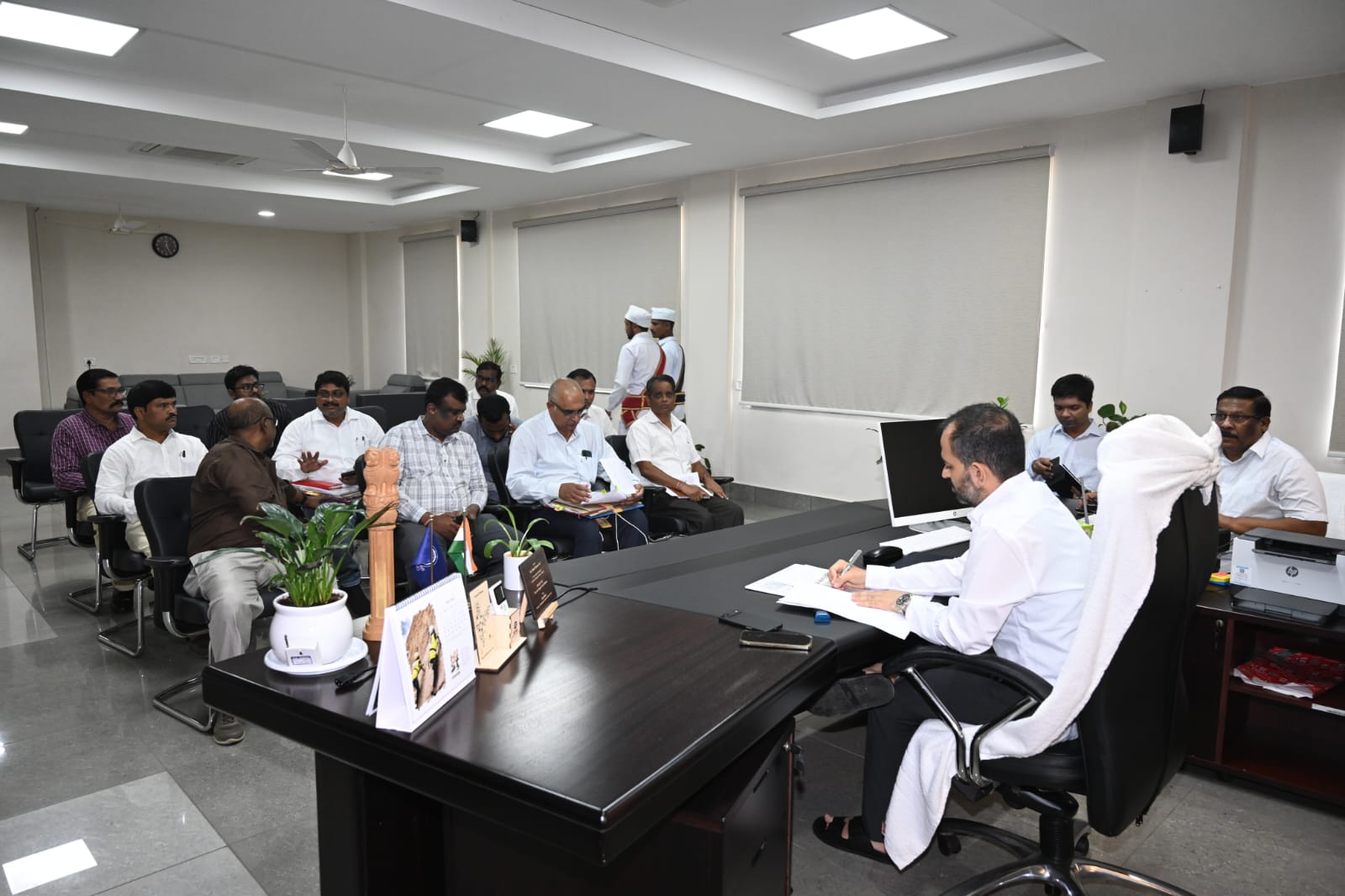 వైద్య కళాశాల హాస్టల్ నిర్మాణ పనులను సత్వరమే పూర్తి చేయాలి