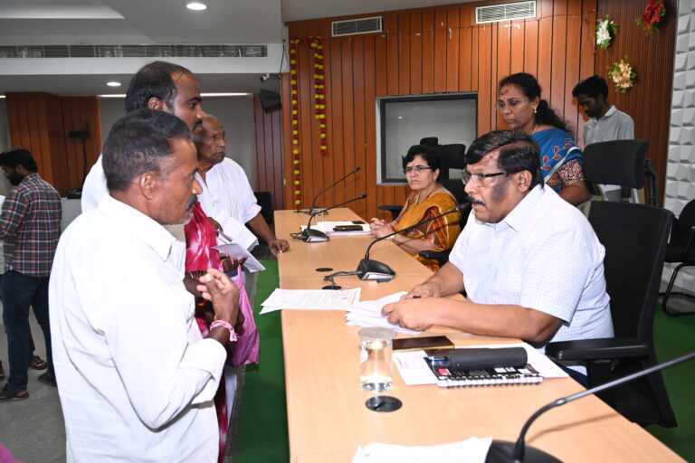 ఐడీఓసీలో ప్రజావాణి–73 దరఖాస్తుల స్వీకరణ