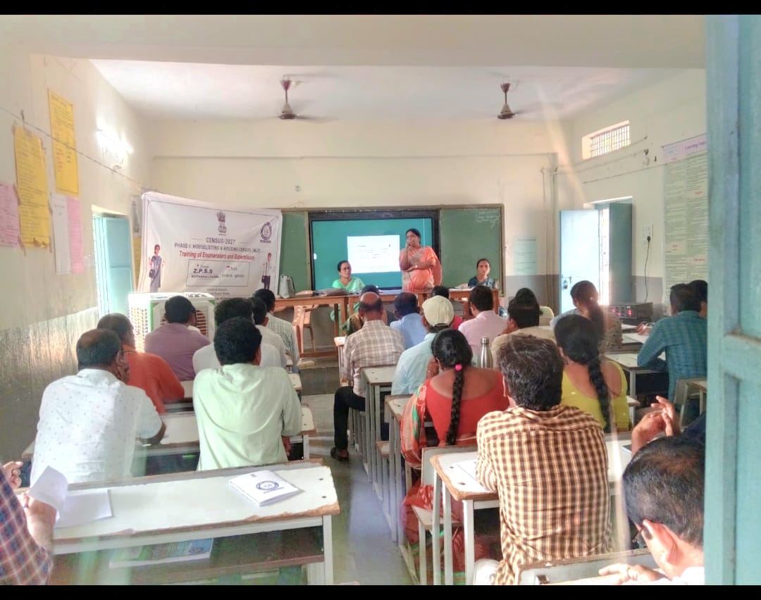 కొత్తపల్లిగోరి జెడ్పీహెచ్ఎస్ పాఠశాలలో ఎన్యూమరేటర్లు,సూపర్వైజర్లకు శిక్షణ