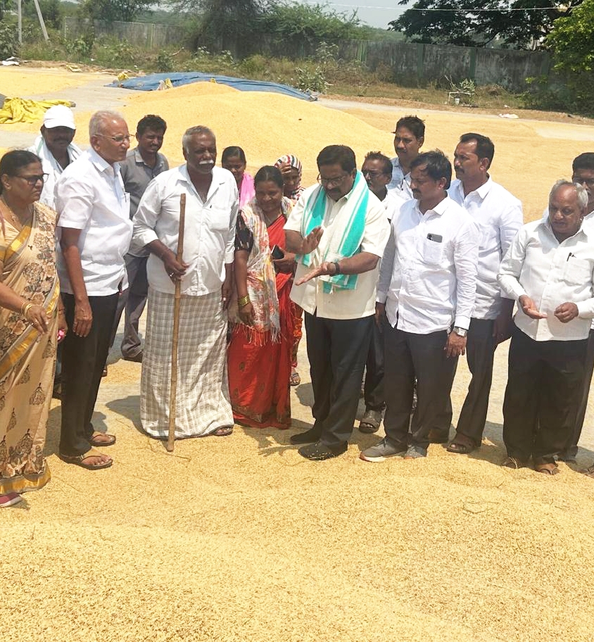 ధాన్యం,మొక్కజొన్న కొనుగోలు ప్రక్రియలో ప్రభుత్వం తీవ్ర జాప్యం. జూలకంటి రంగారెడ్డి