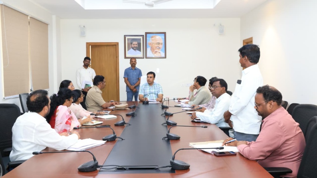 జిల్లా కలెక్టర్ సందీప్ కుమార్ ఝా