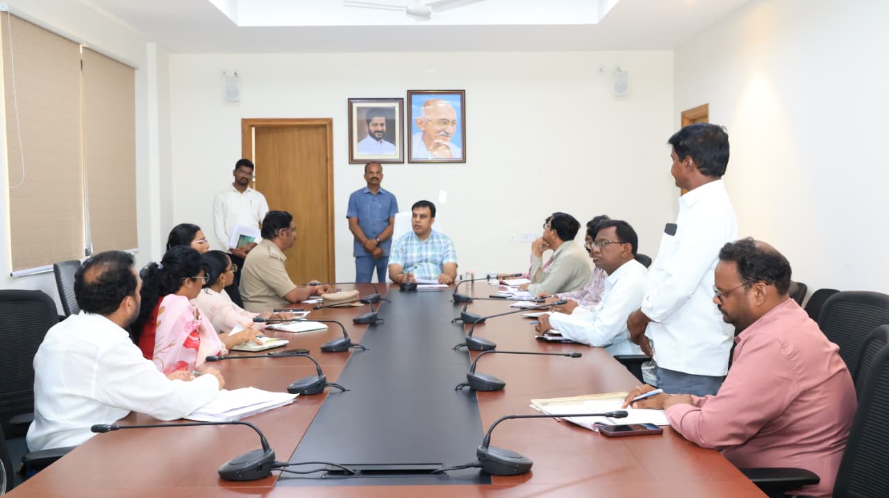 జిల్లా కలెక్టర్ సందీప్ కుమార్ ఝా