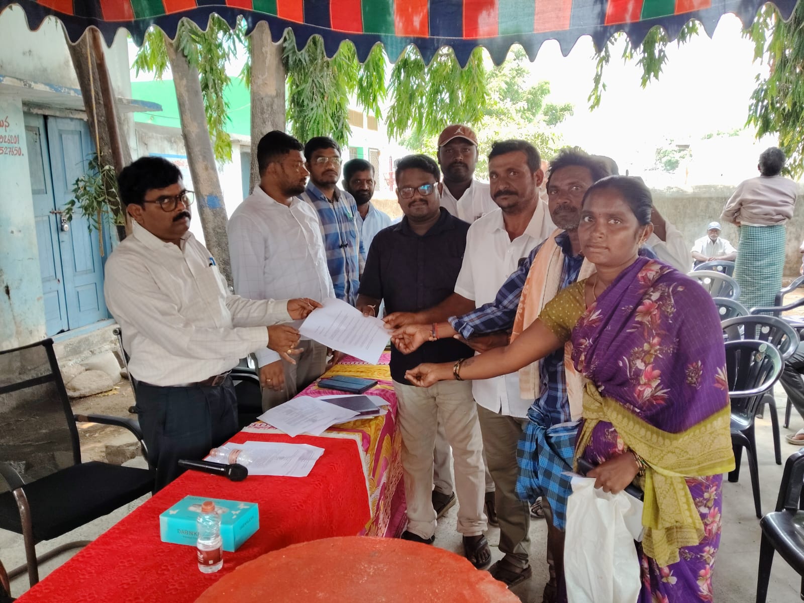 ఆర్డీవోకు వినతి–భూములు కోల్పోతామంటూ ఆవేదన