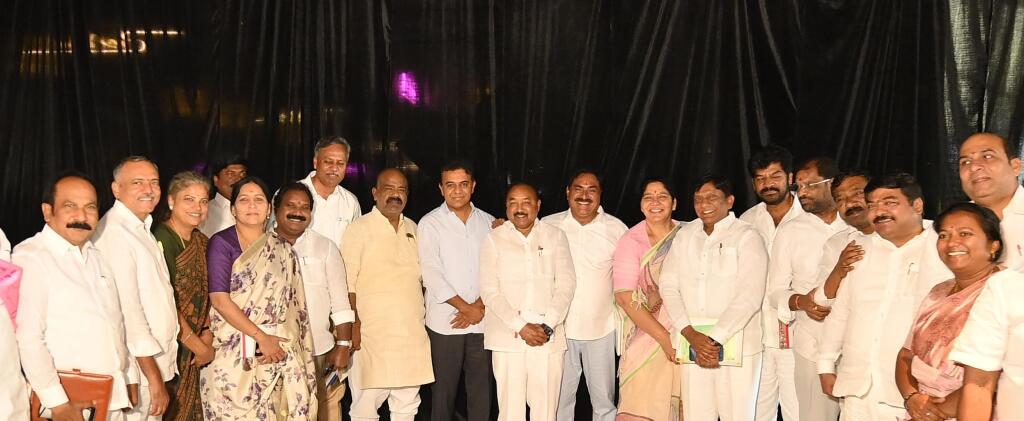 బీఆర్ఎస్ బలోపేతమే లక్ష్యం:సమీక్షా సమావేశంలో గండ్ర దంపతులు